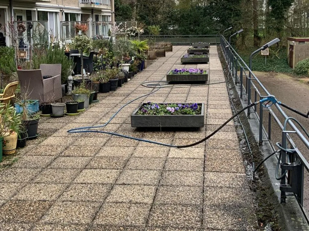 Professionele reiniging van galerij en portiek bij VvE